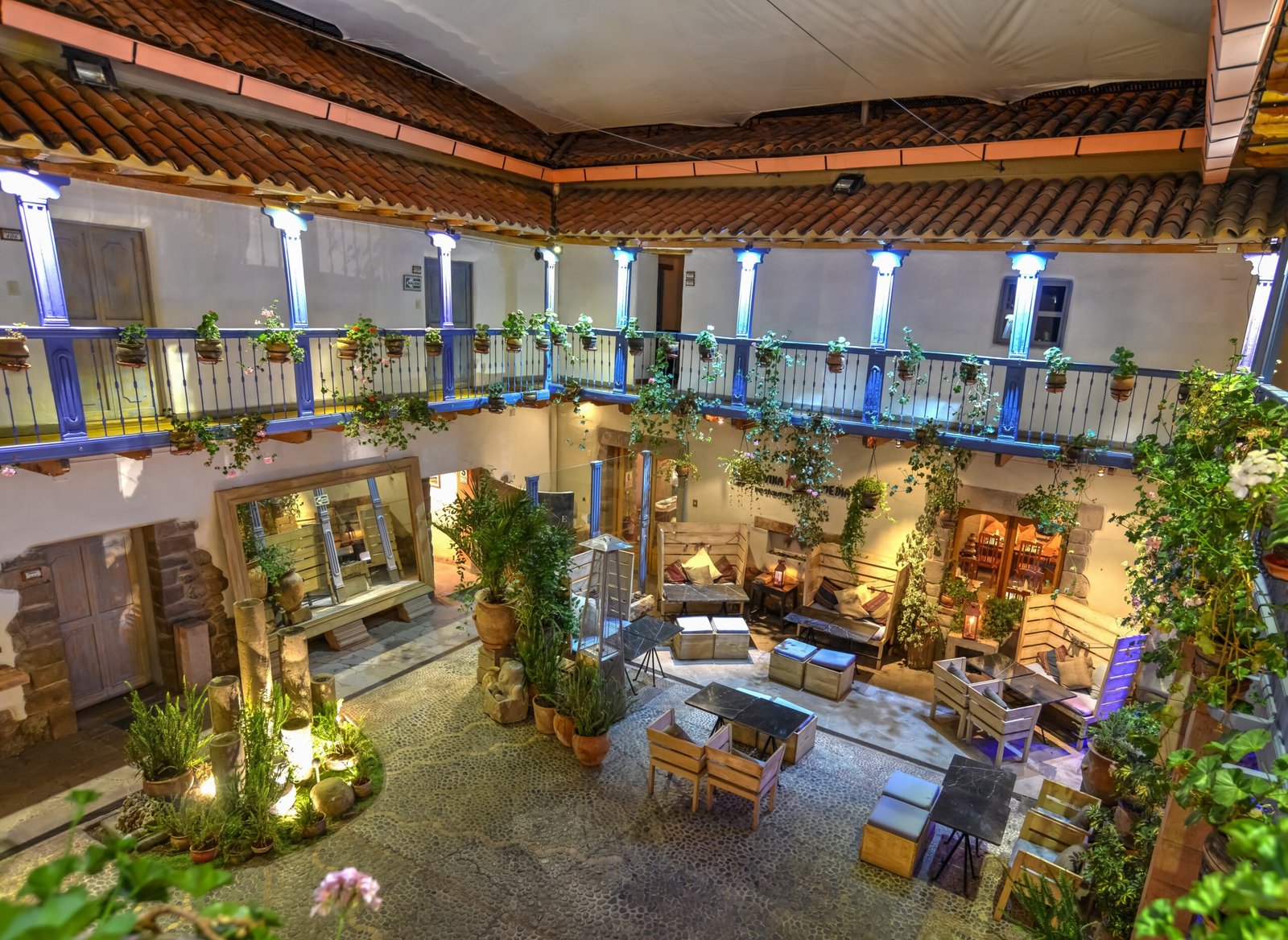 COURTYARD ARQUEOLOGO